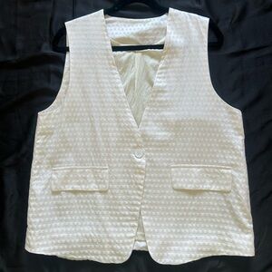 Silk White Textured Sleeveless Vest